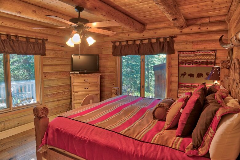 114 Mark Court  (Private Home With Hot Tub)
