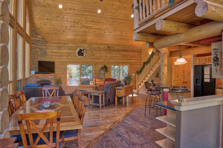 114 Mark Court  (Private Home With Hot Tub)