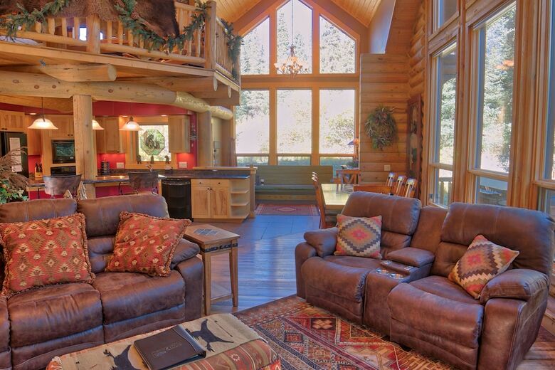 114 Mark Court  (Private Home With Hot Tub)