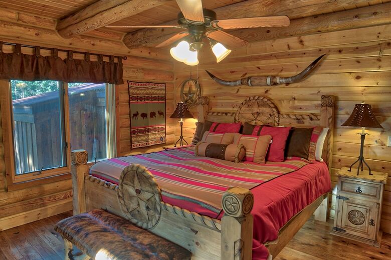 114 Mark Court  (Private Home With Hot Tub)