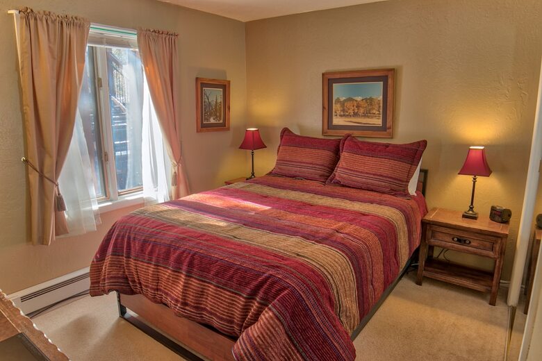 Inner Circle #6 (Condo With Pool & Hot Tub)