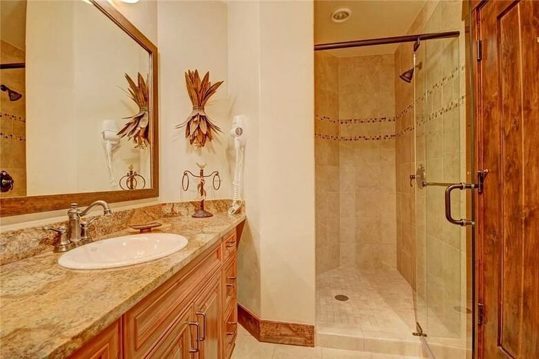 Crystal Peak Lodge 7501 (Penthouse Condo)