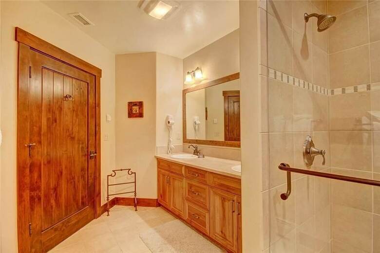 Crystal Peak Lodge 7501 (Penthouse Condo)