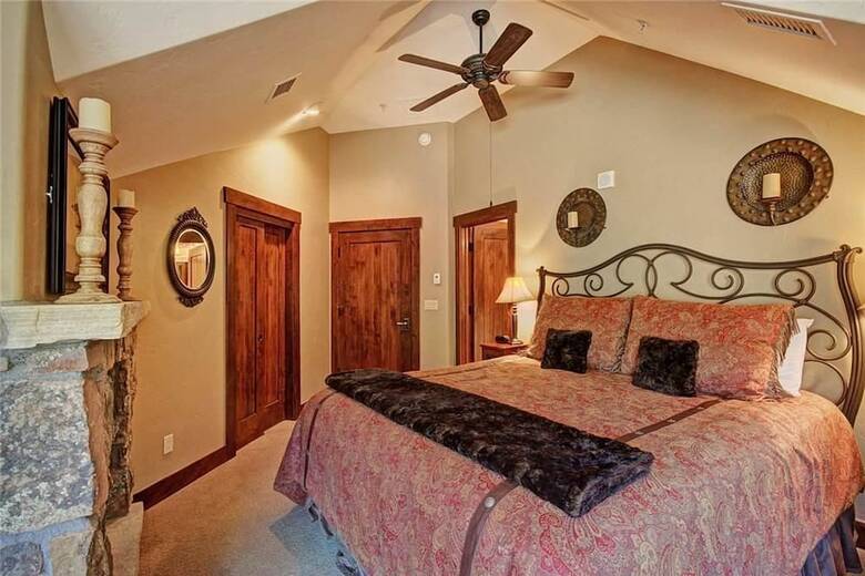 Crystal Peak Lodge 7501 (Penthouse Condo)