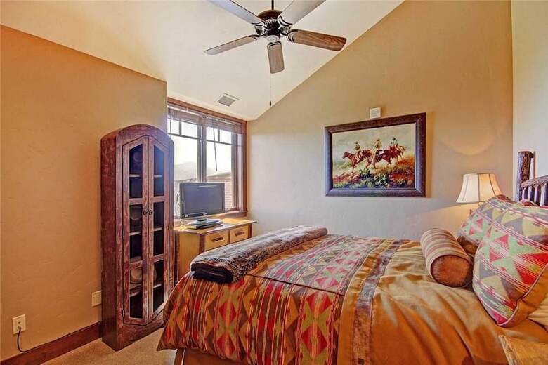 Crystal Peak Lodge 7501 (Penthouse Condo)
