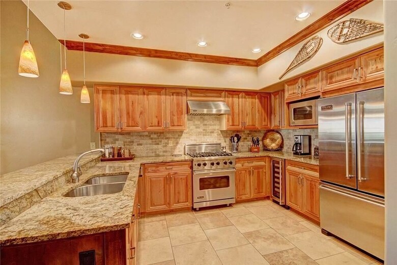 Crystal Peak Lodge 7501 (Penthouse Condo)