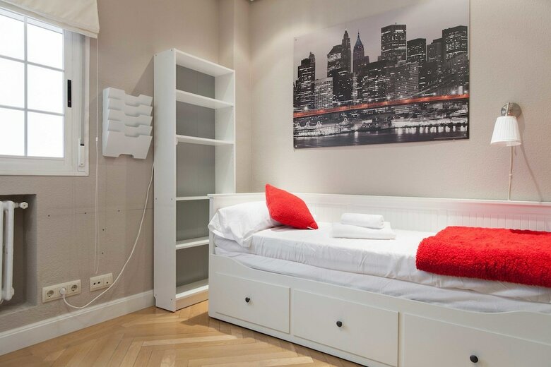 Avenida America Apartment