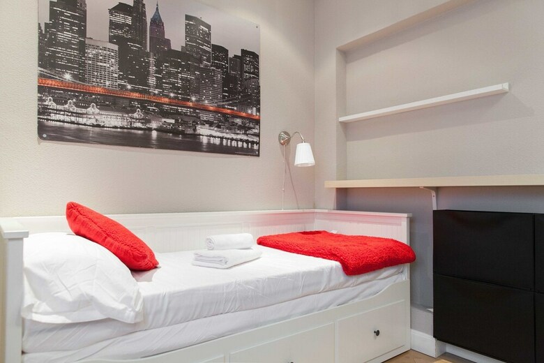 Avenida America Apartment