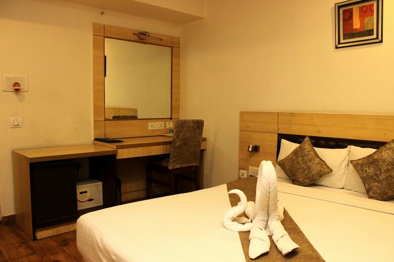 The Pearl Hotel, Kolkata