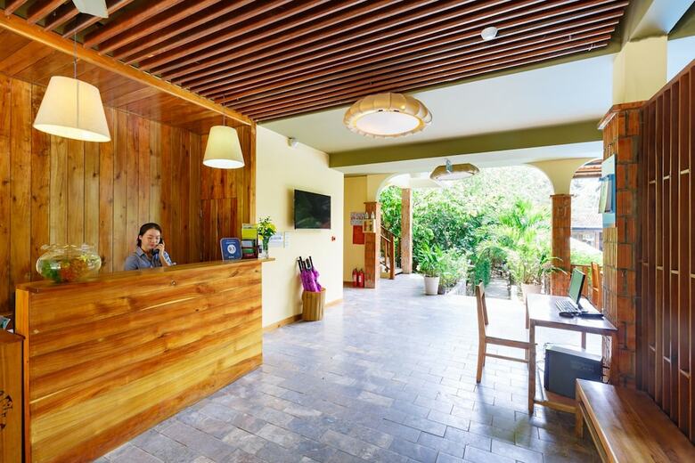 Hotel Bauhinia Resort