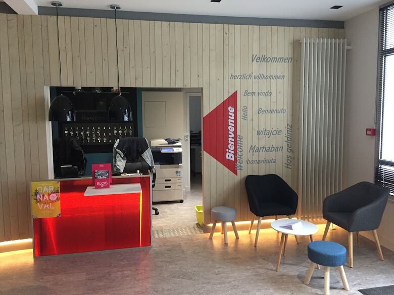 Hostal Crjs Et Auberge de Jeunesse