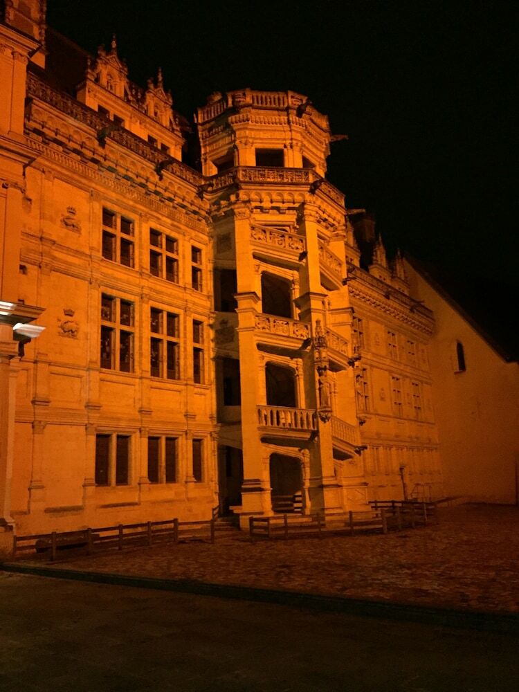 Hostal Crjs Et Auberge de Jeunesse