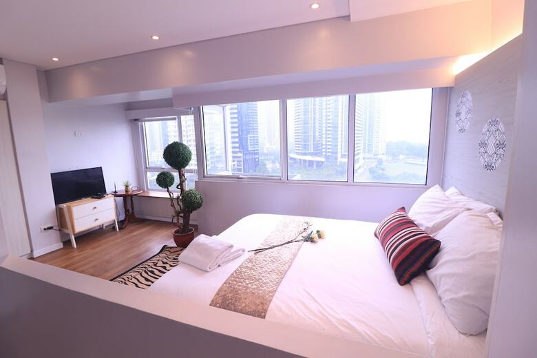 Oasis Regency At Fort Victoria Bgc