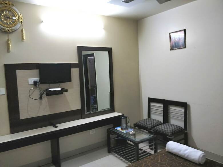 Hotel Jinendra Palace