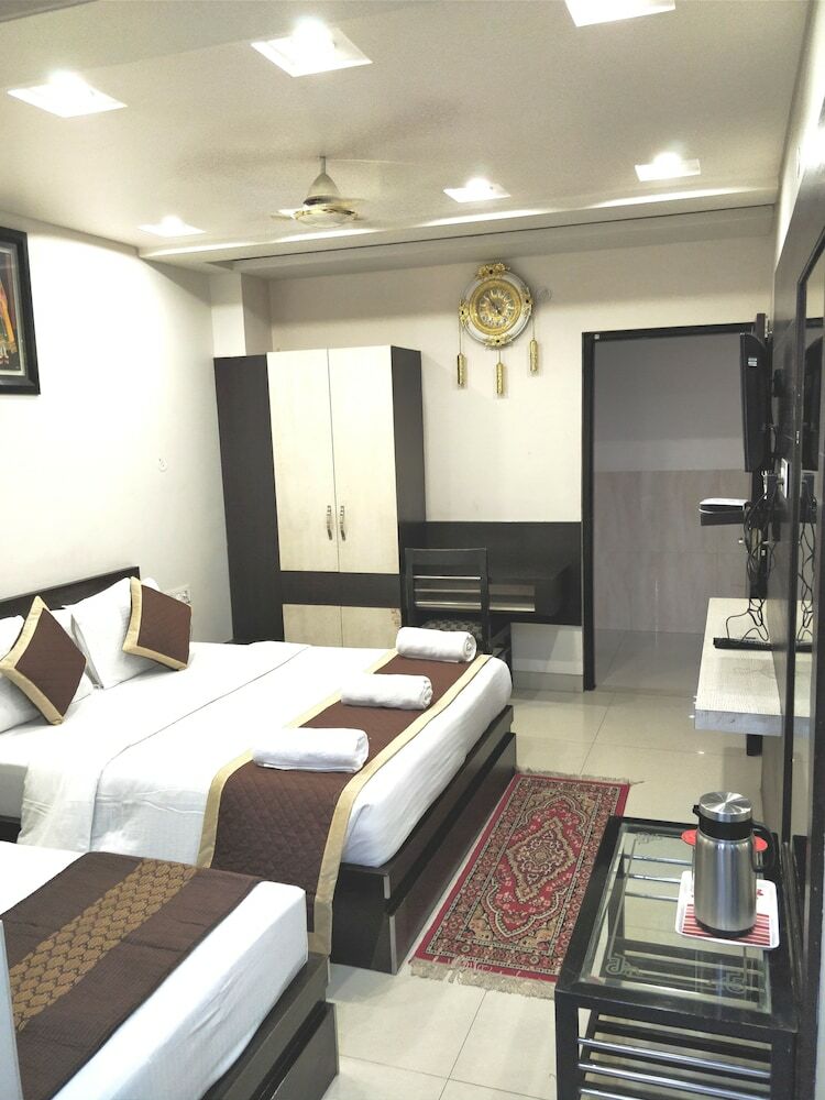 Hotel Jinendra Palace