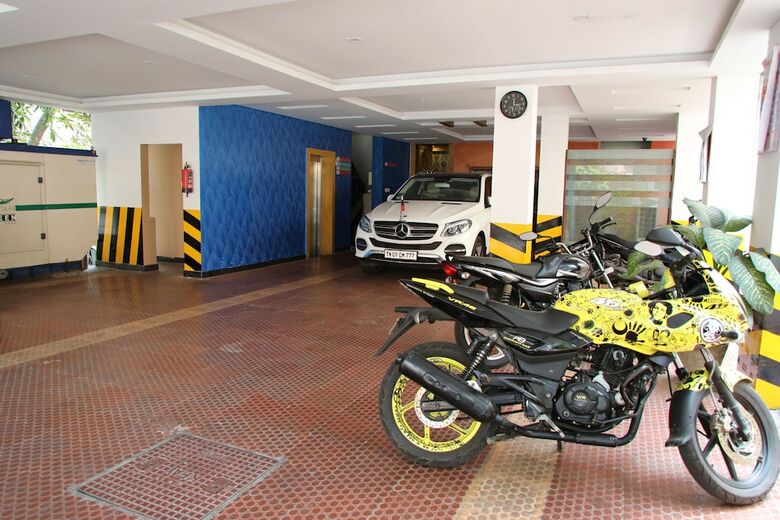 3 Seasons Service Apartment