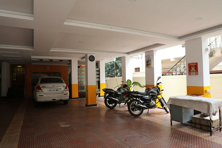 3 Seasons Service Apartment