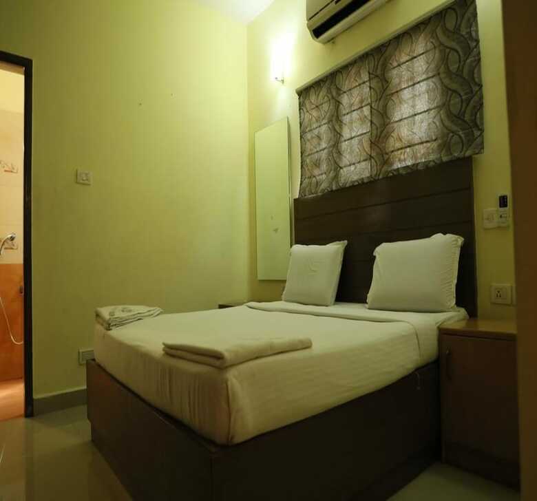 3 Seasons Service Apartment