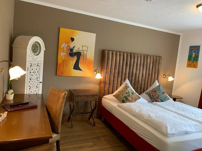 Hotel Chapeau Noir