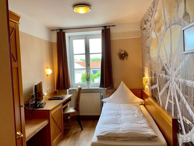 Hotel Chapeau Noir