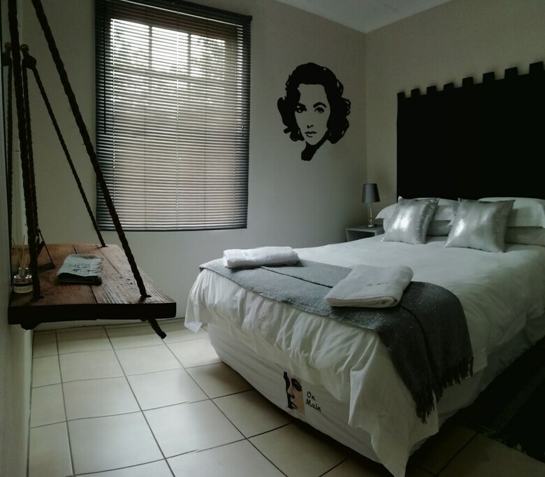 Apartamentos On Main