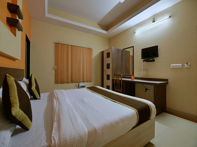 Oyo 11923 Hotel Rajdhani Palace