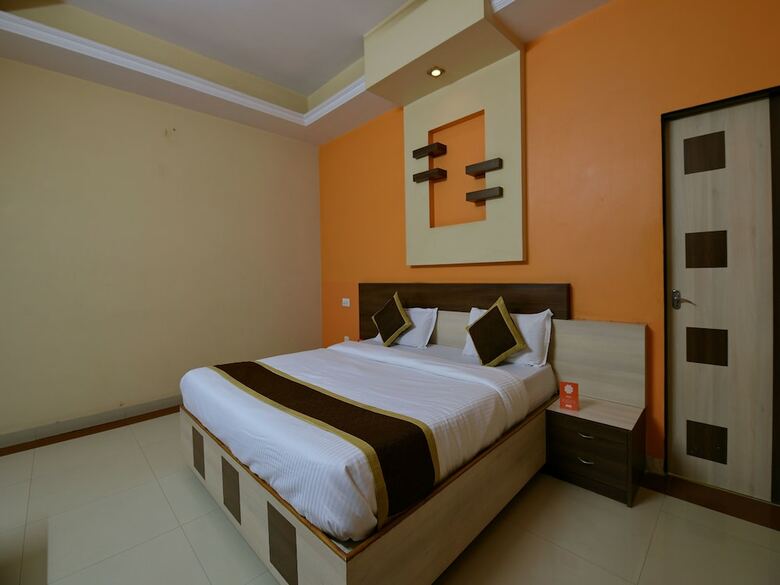 Oyo 11923 Hotel Rajdhani Palace