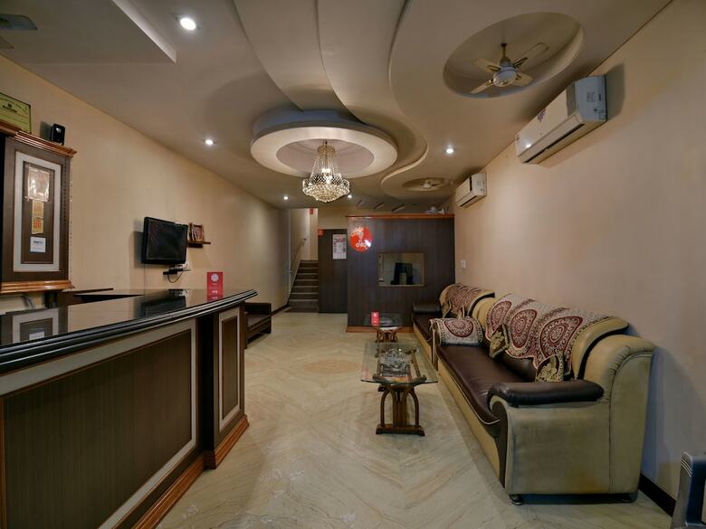 Oyo 11923 Hotel Rajdhani Palace