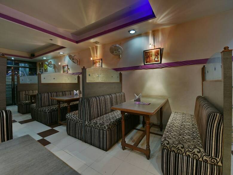 Oyo 11923 Hotel Rajdhani Palace