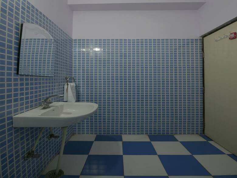 Oyo 11923 Hotel Rajdhani Palace