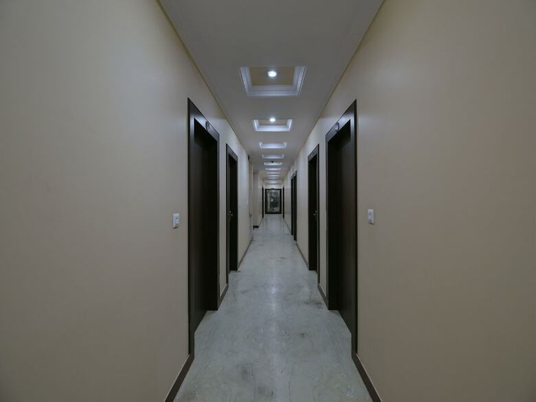 Oyo 11923 Hotel Rajdhani Palace