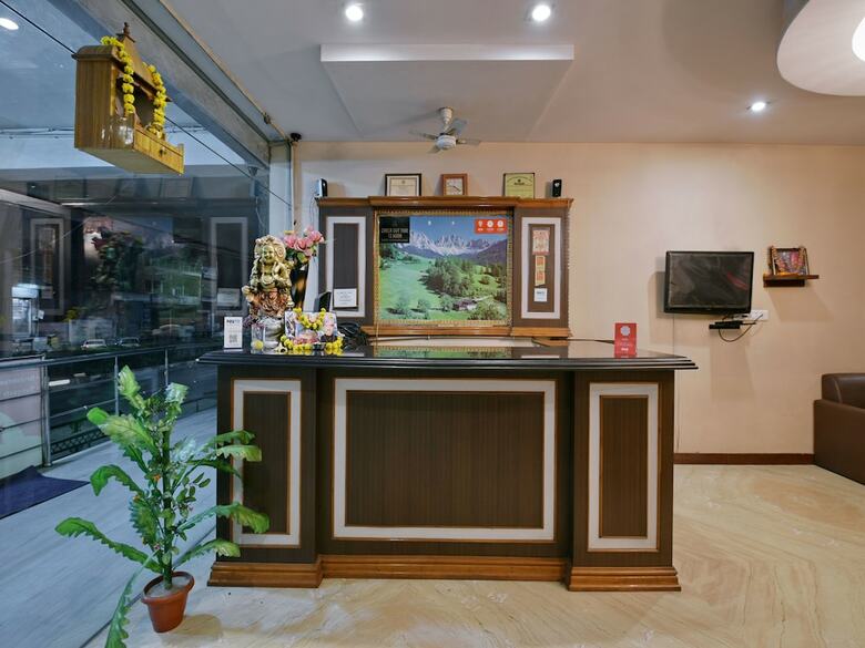 Oyo 11923 Hotel Rajdhani Palace