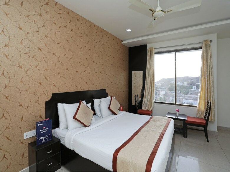 Hotel Oyo 11973 Badri Palace