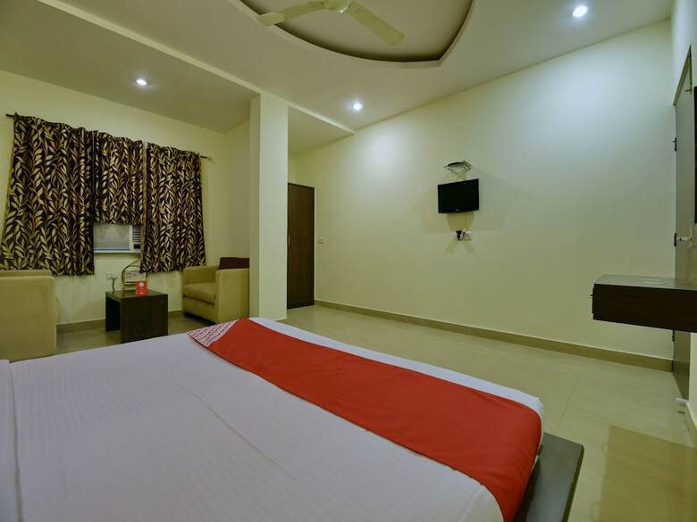 Oyo 11754 Hotel Classic 7