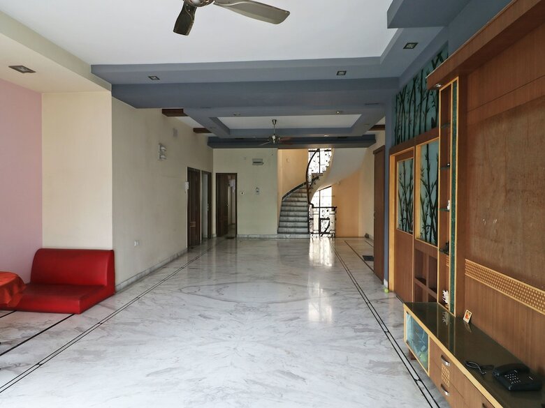 Hotel Oyo 11920 Rishta Inn