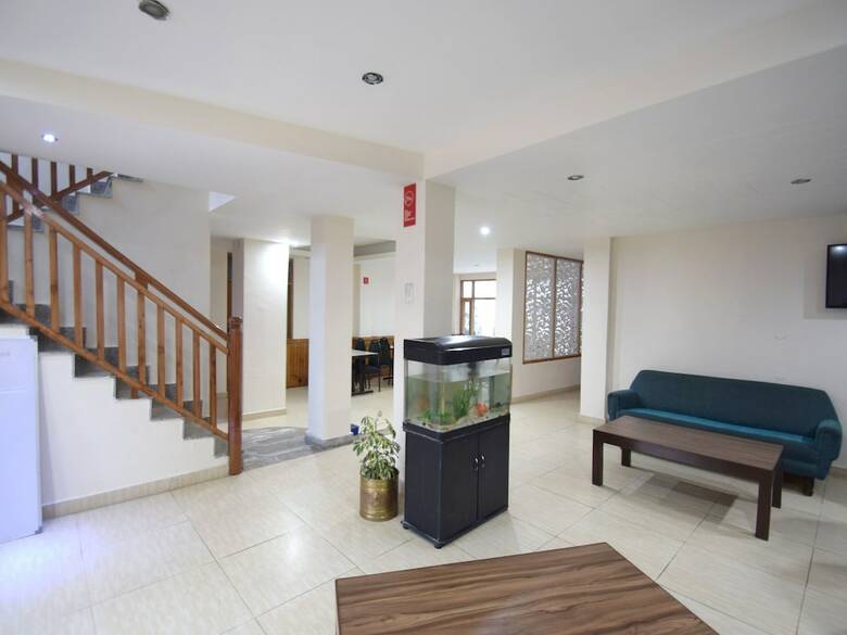 Oyo 11552 Hotel Rising Star