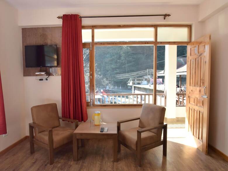 Oyo 11552 Hotel Rising Star