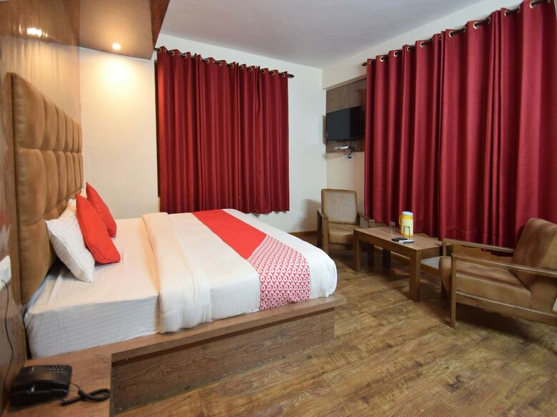 Oyo 11552 Hotel Rising Star