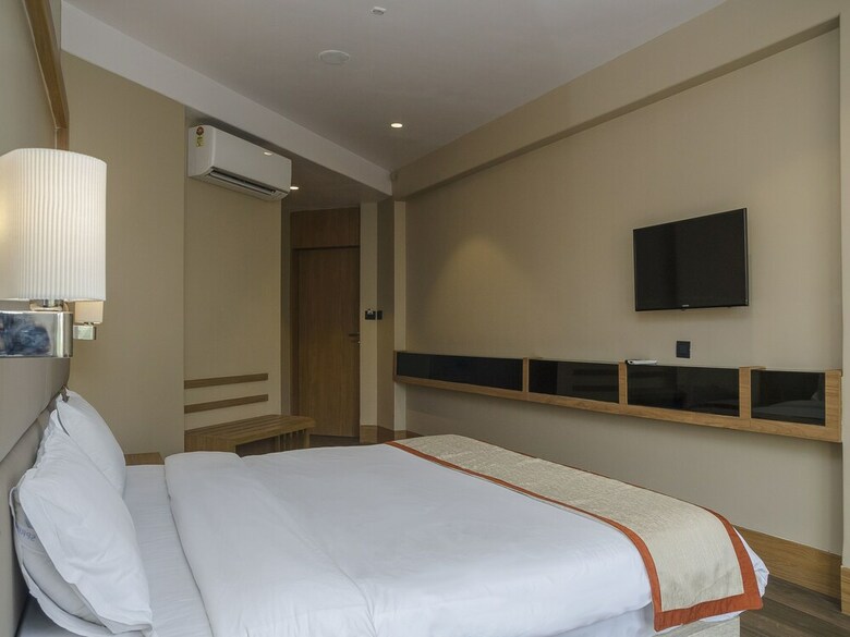 Hotel Oyo 11453 Radhe Palace