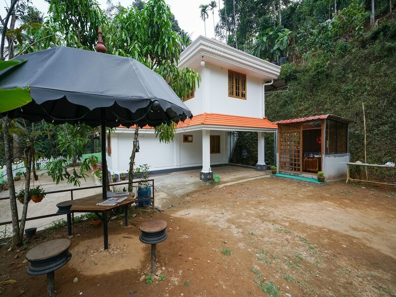 Hotel Oyo 12026 Planter's Villa