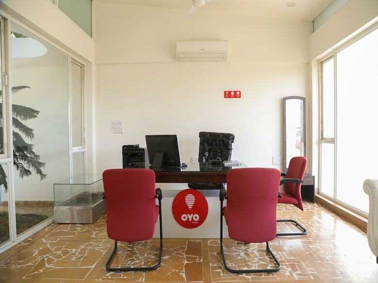 Hotel Oyo 11889 White Hall