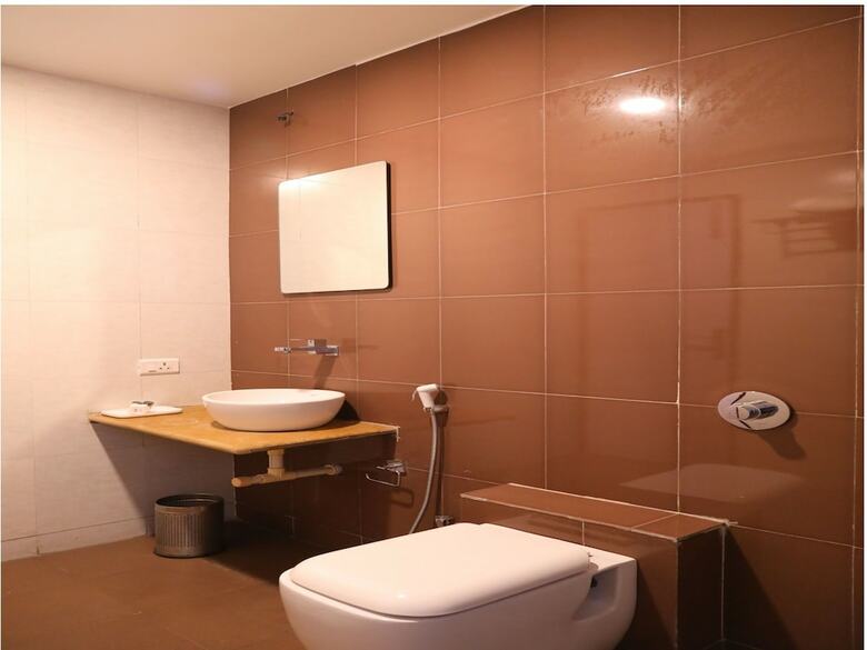 Hotel Oyo 11889 White Hall