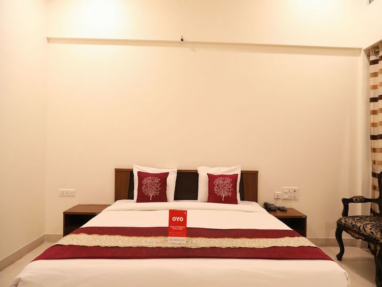 Hotel Oyo 11889 White Hall