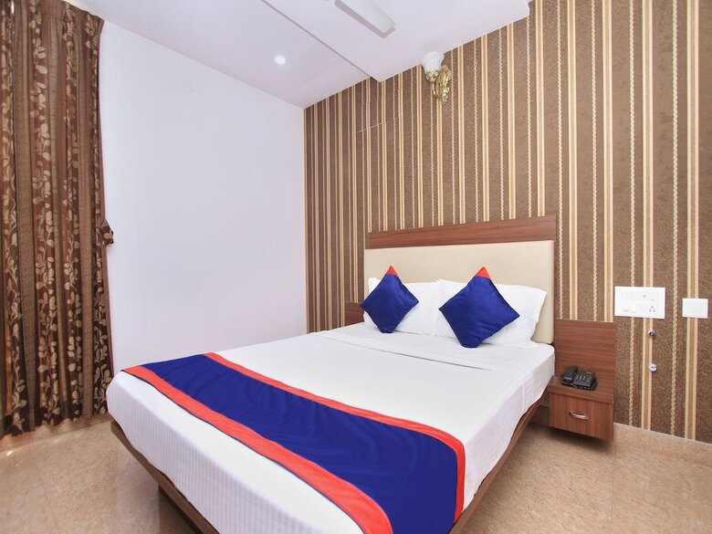 Oyo 12153 Hotel B S International