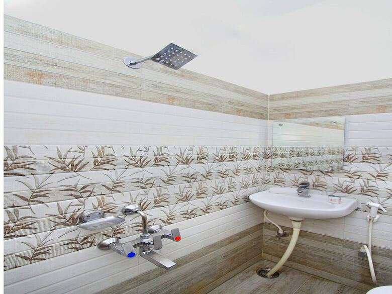 Oyo 12153 Hotel B S International