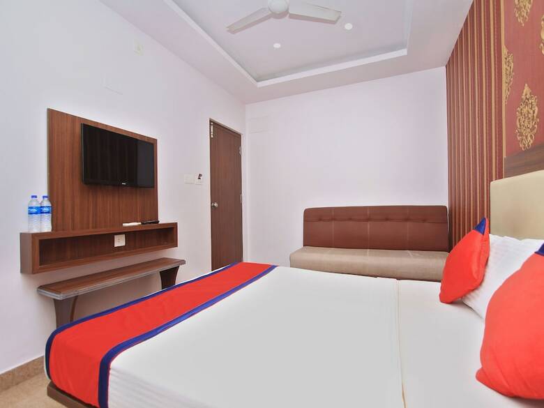 Oyo 12153 Hotel B S International