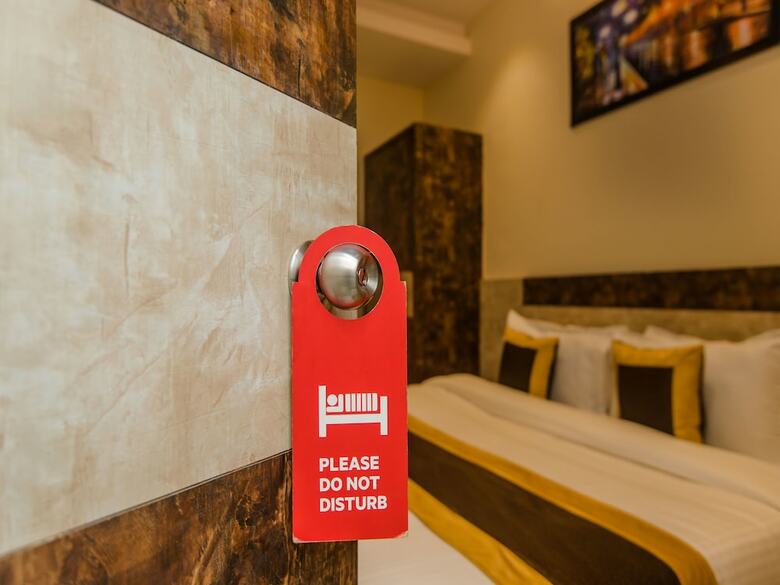 Oyo 11511 Hotel Embassy Grand