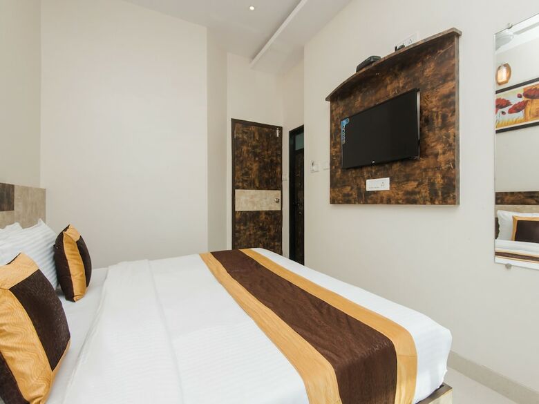 Oyo 11511 Hotel Embassy Grand