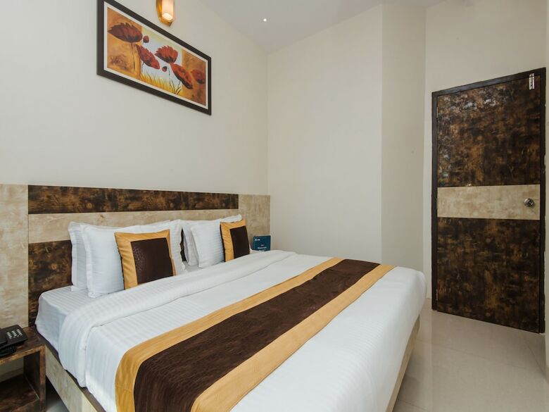 Oyo 11511 Hotel Embassy Grand