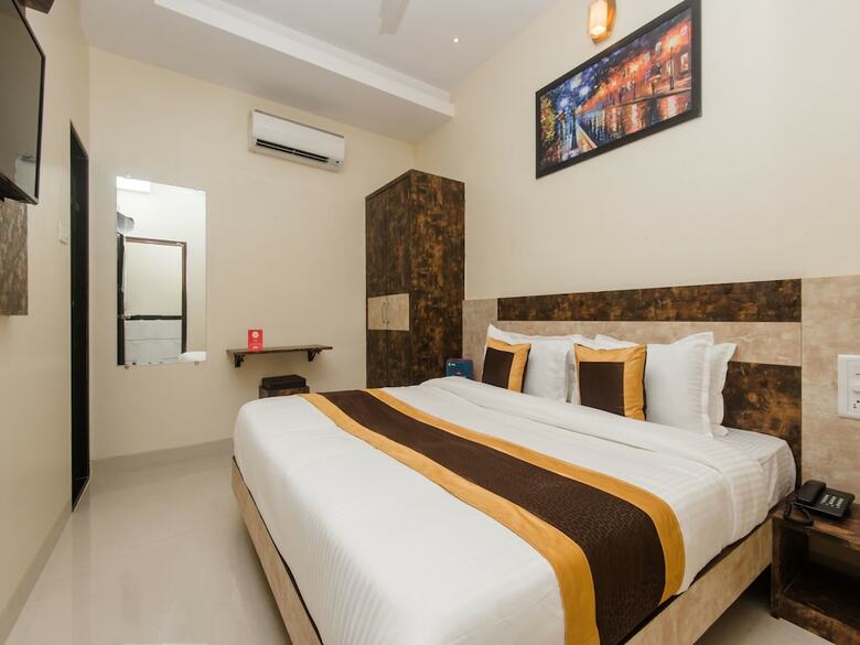 Oyo 11511 Hotel Embassy Grand